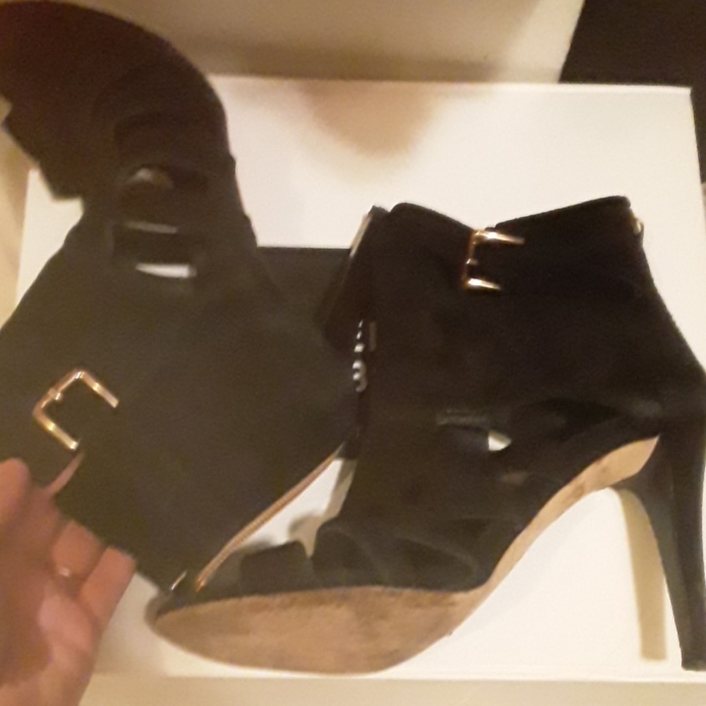 Heels - Picture 5 of 7